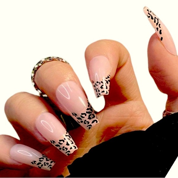 NIB 27 pcs Leopard Coffin Fake Nail Set & 1pc Nail File & 1 sheet Tape - Picture 5 of 5